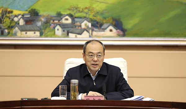 常务会单人照600.jpg