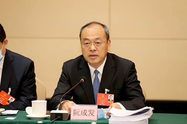 阮成发审议600.jpg 阮成发审议600.jpg