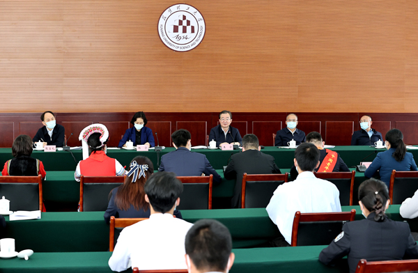 600 王宁1.jpg 600 王宁1.jpg