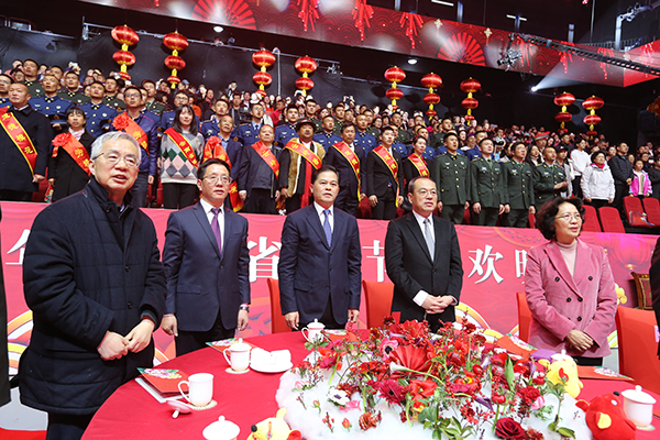 看表演 600.jpg
