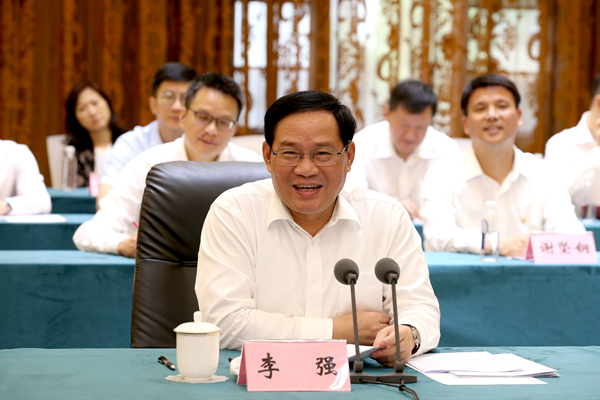 李强.jpg 李强.jpg